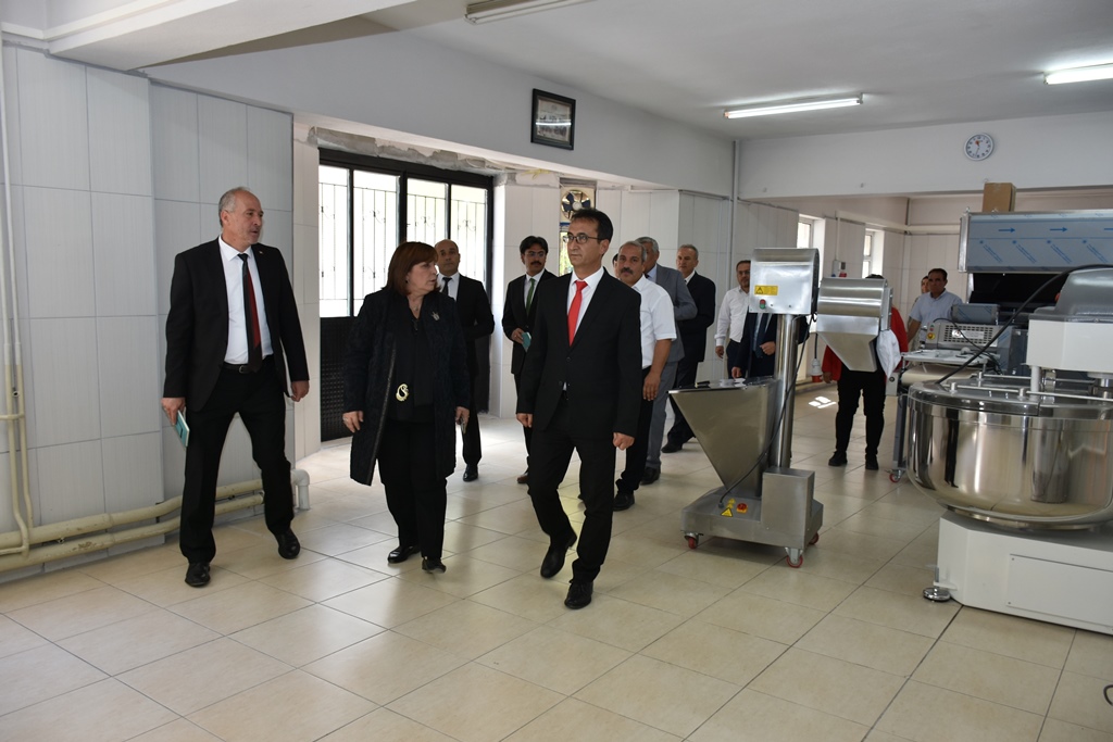 MEB Meslekî ve Teknik Eğitim Genel Müdürü Nazan Şener, Karaman’da Okulları Ziyaret Etti