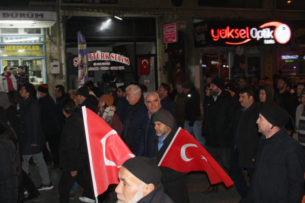 İsveç'te Kur'an-ı Kerim'in yakılması Karaman'da protesto edildi