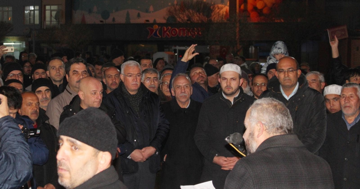 İsveç'te Kur'an-ı Kerim'in yakılması Karaman'da protesto edildi