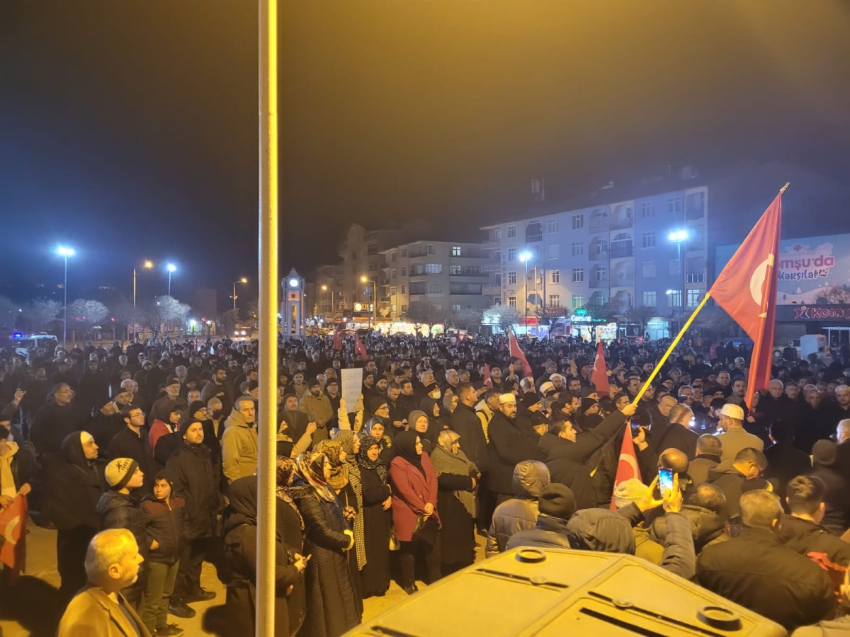 İsveç'te Kur'an-ı Kerim'in yakılması Karaman'da protesto edildi