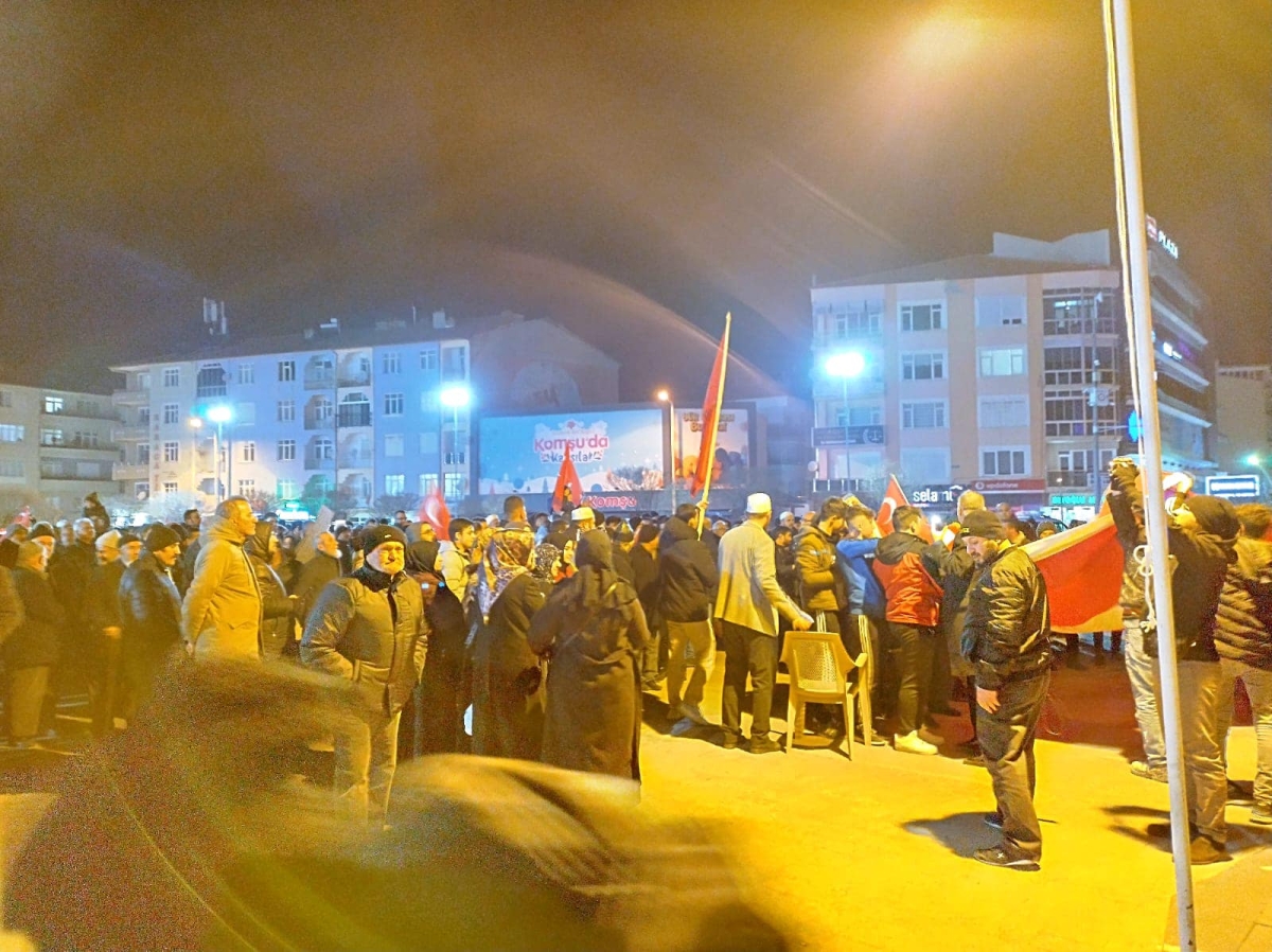 İsveç'te Kur'an-ı Kerim'in yakılması Karaman'da protesto edildi