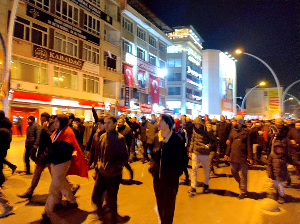 İsveç'te Kur'an-ı Kerim'in yakılması Karaman'da protesto edildi