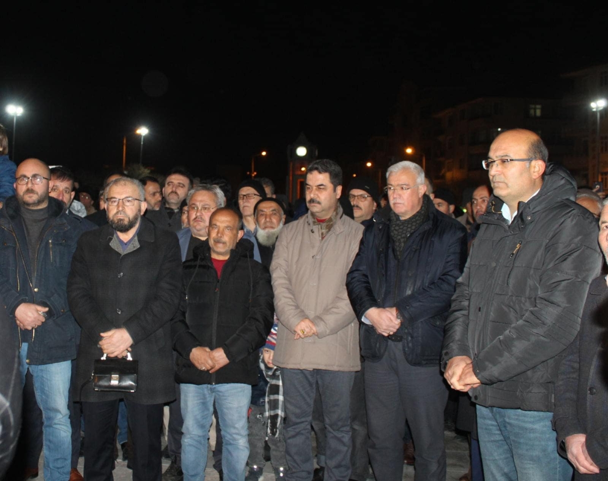 İsveç'te Kur'an-ı Kerim'in yakılması Karaman'da protesto edildi