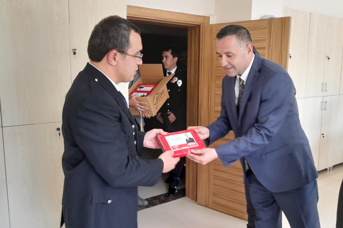 Mahmut Ünüvar kentte görevli tüm polisleri ziyaret etti