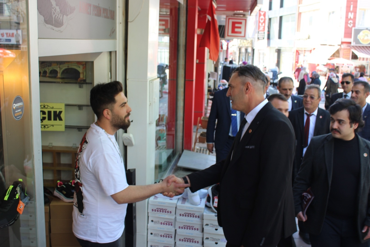 KARAMAN HALKI EVLADINI BAĞRINA BASTI