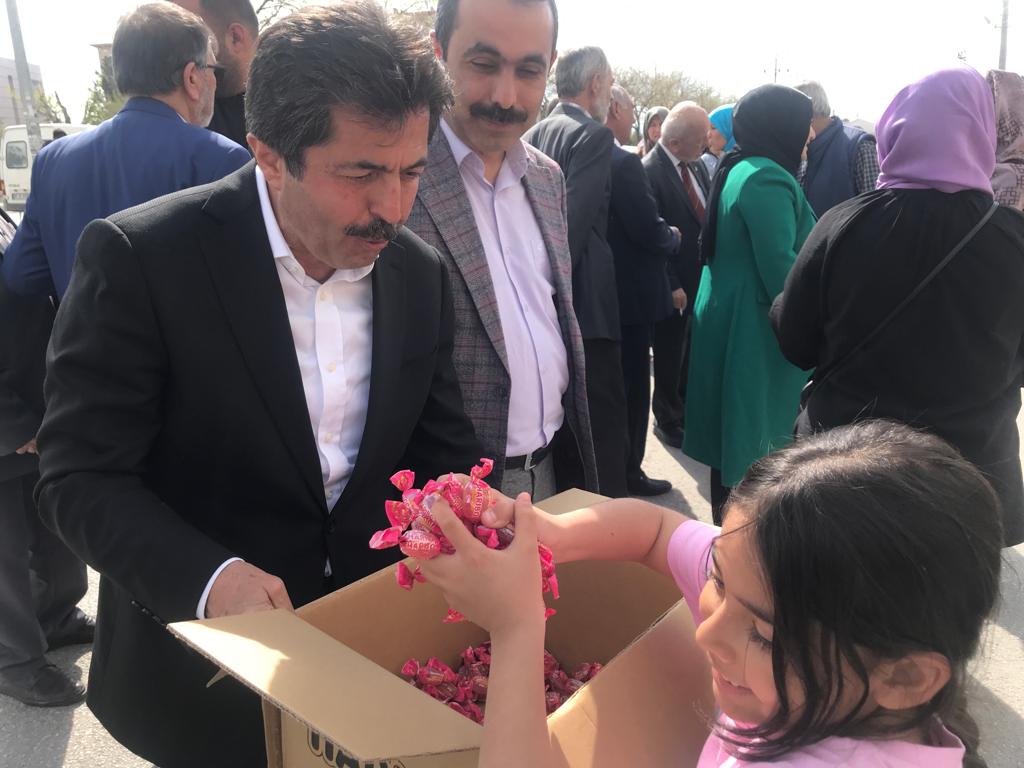 AK PARTİ’DE BAŞ DÖNDÜREN ÇALIŞMA: BAYRAMDA TAM MESAİ