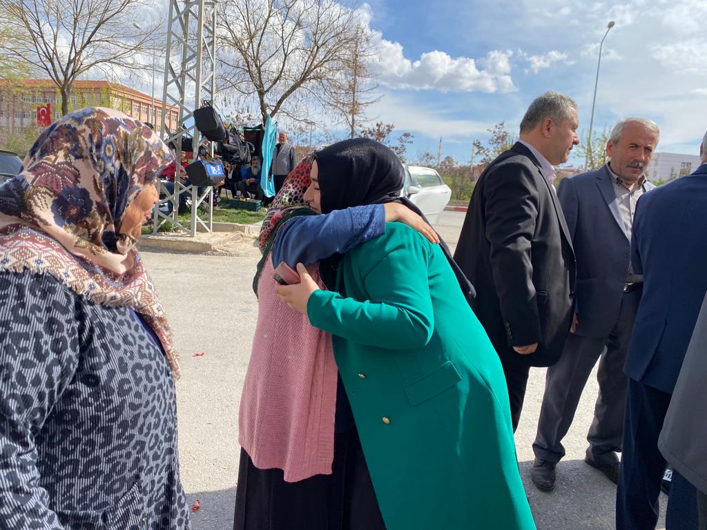 AK PARTİ’DE BAŞ DÖNDÜREN ÇALIŞMA: BAYRAMDA TAM MESAİ