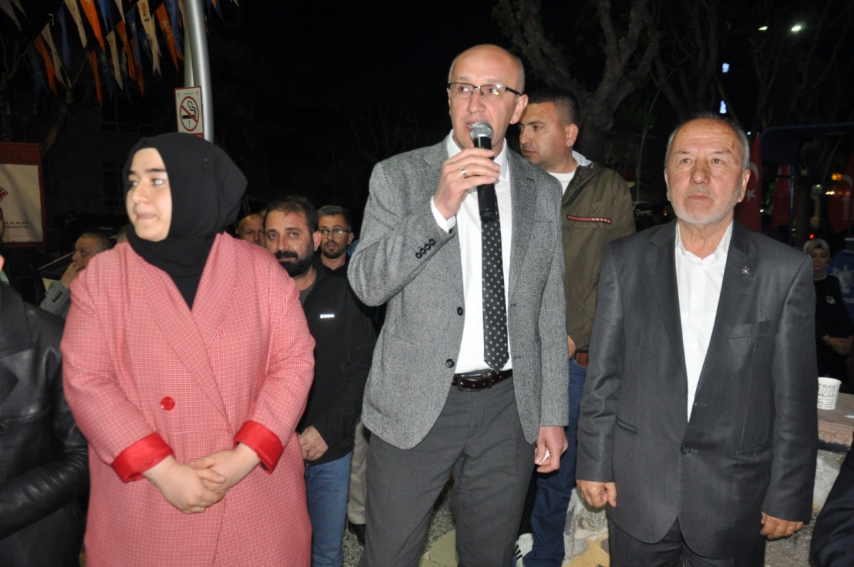 Karaman’da AK Parti seçim bürosu açıldı.