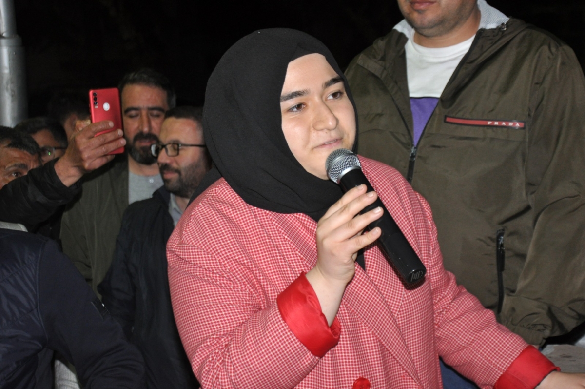 Karaman’da AK Parti seçim bürosu açıldı.