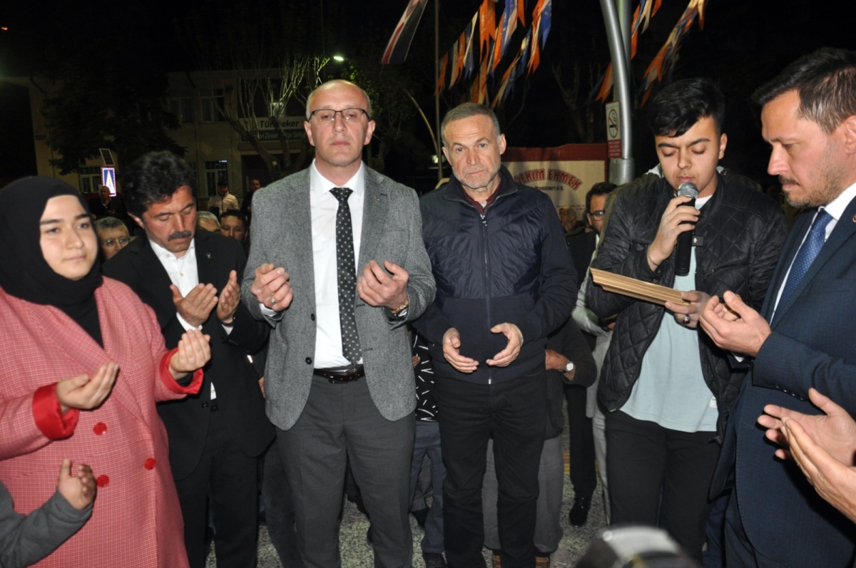 Karaman’da AK Parti seçim bürosu açıldı.