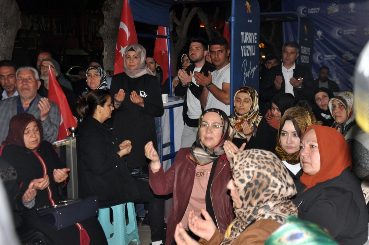 Karaman’da AK Parti seçim bürosu açıldı.