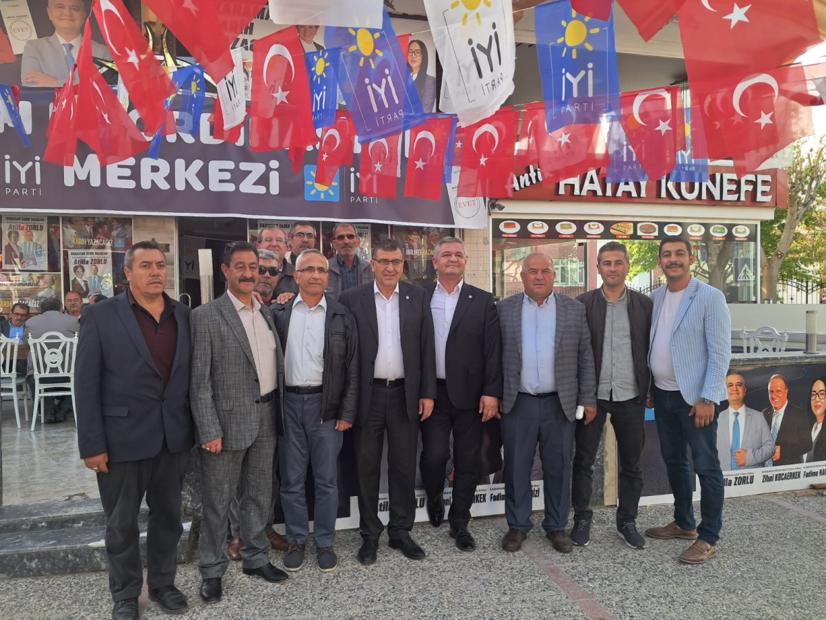 Atilla Zorlu hastalara moral ziyareti, nikâhlara şahitlik yaptı