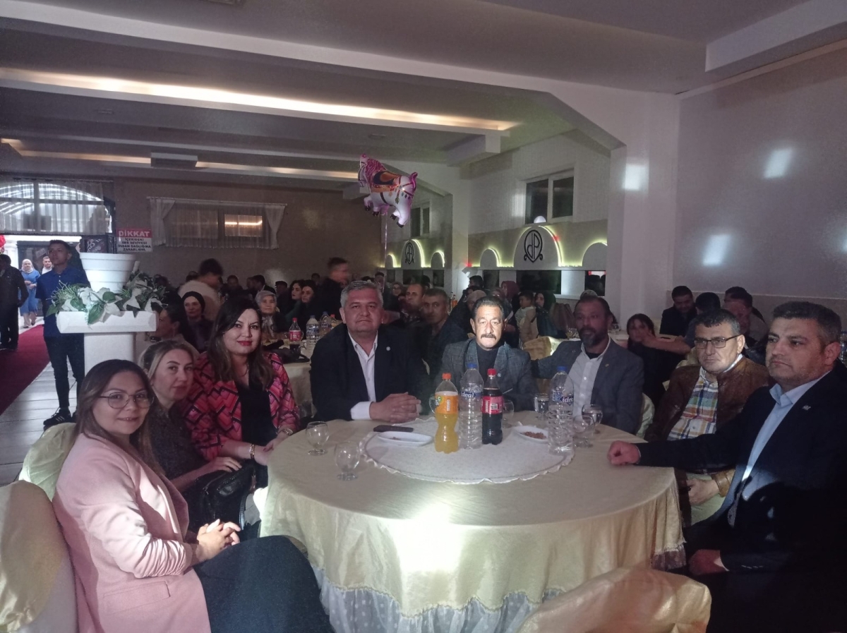Atilla Zorlu hastalara moral ziyareti, nikâhlara şahitlik yaptı