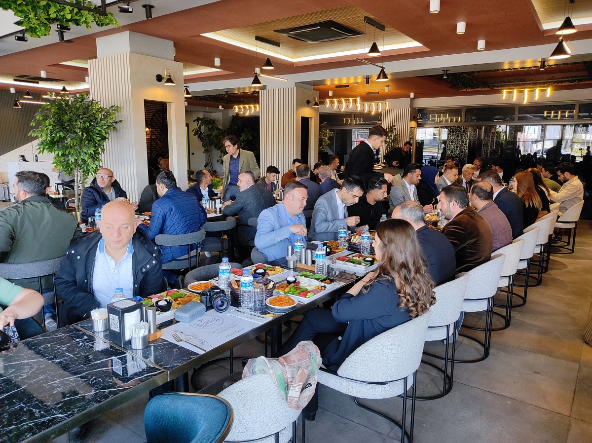 AK Parti 1 Mayıs İşçi Bayramında Basın Emekçileri ile Bir Araya Geldi