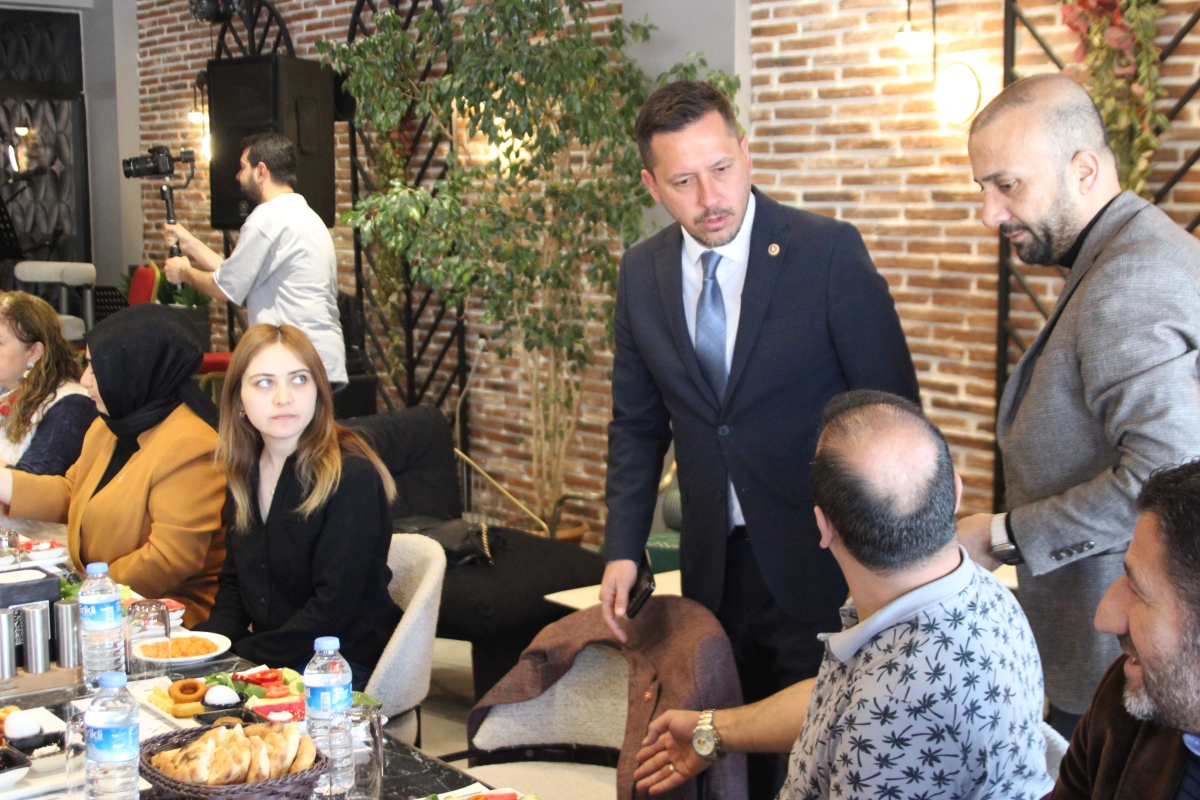 AK Parti 1 Mayıs İşçi Bayramında Basın Emekçileri ile Bir Araya Geldi