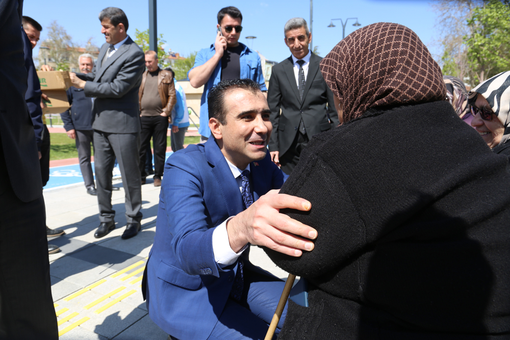 BAŞKAN KALAYCI AÇILIŞ TÖRENİNE KATILIDI ÇEVREDE BULUNAN ESNAF VE VATANDAŞLARI ZİYARET ETTİ