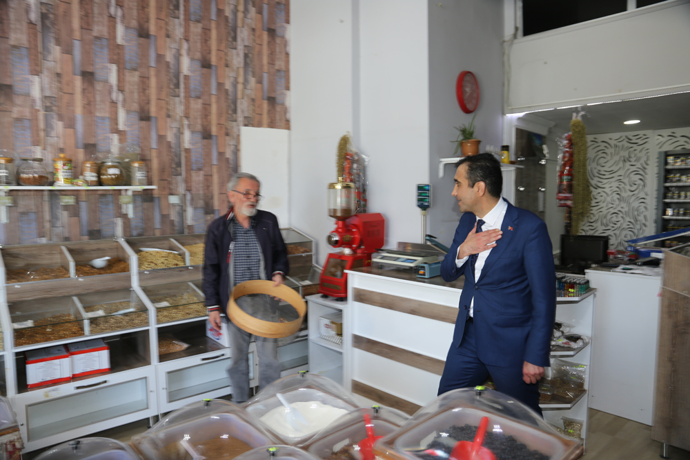 BAŞKAN KALAYCI AÇILIŞ TÖRENİNE KATILIDI ÇEVREDE BULUNAN ESNAF VE VATANDAŞLARI ZİYARET ETTİ