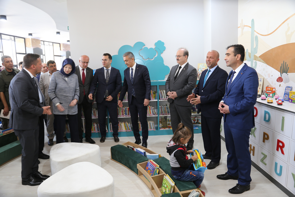 BAŞKAN KALAYCI AÇILIŞ TÖRENİNE KATILIDI ÇEVREDE BULUNAN ESNAF VE VATANDAŞLARI ZİYARET ETTİ