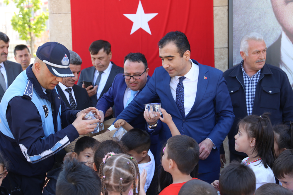 BAŞKAN KALAYCI AÇILIŞ TÖRENİNE KATILIDI ÇEVREDE BULUNAN ESNAF VE VATANDAŞLARI ZİYARET ETTİ