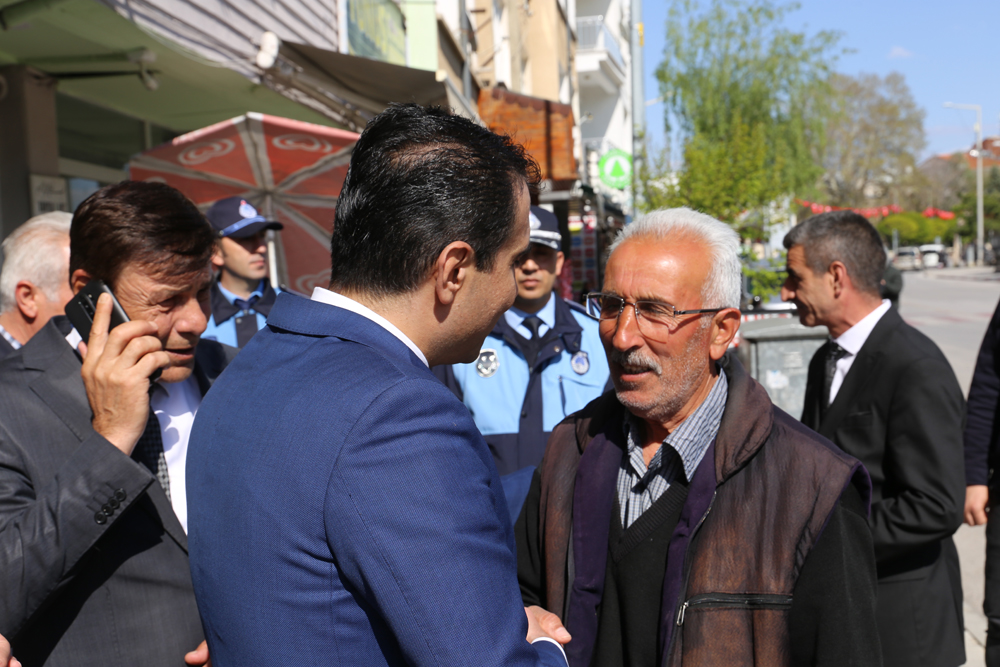 BAŞKAN KALAYCI AÇILIŞ TÖRENİNE KATILIDI ÇEVREDE BULUNAN ESNAF VE VATANDAŞLARI ZİYARET ETTİ