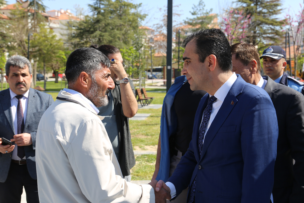 BAŞKAN KALAYCI AÇILIŞ TÖRENİNE KATILIDI ÇEVREDE BULUNAN ESNAF VE VATANDAŞLARI ZİYARET ETTİ
