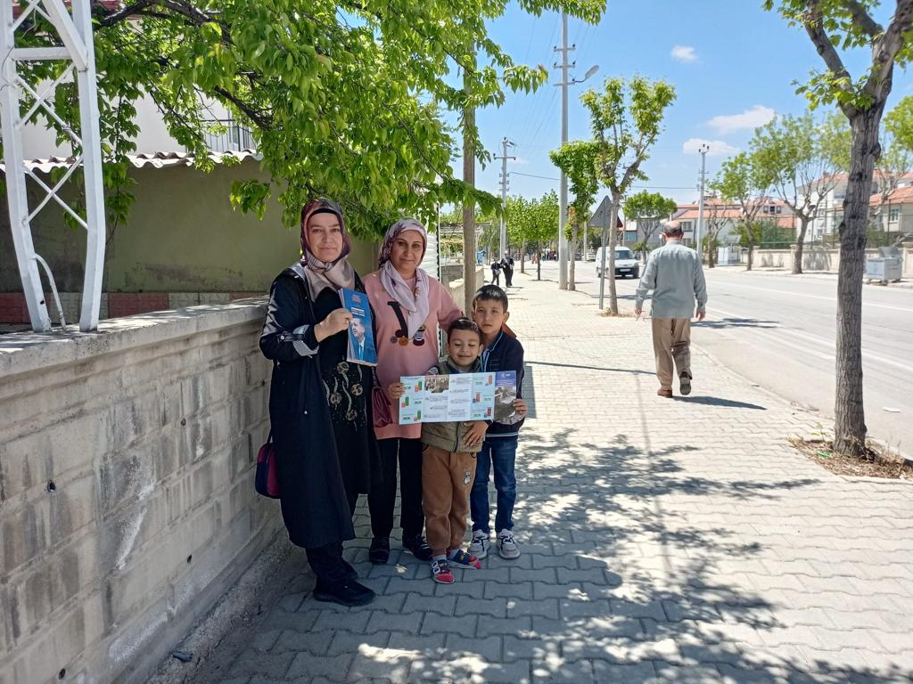AK Parti Kadın Kolları Kapı Kapı Geziyor