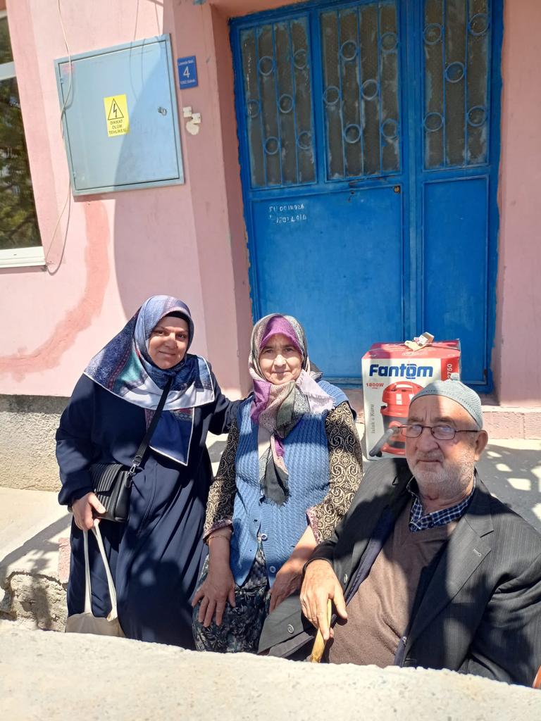 AK Parti Kadın Kolları Kapı Kapı Geziyor
