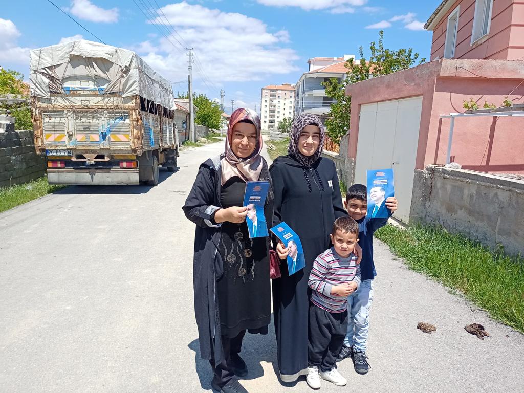 AK Parti Kadın Kolları Kapı Kapı Geziyor