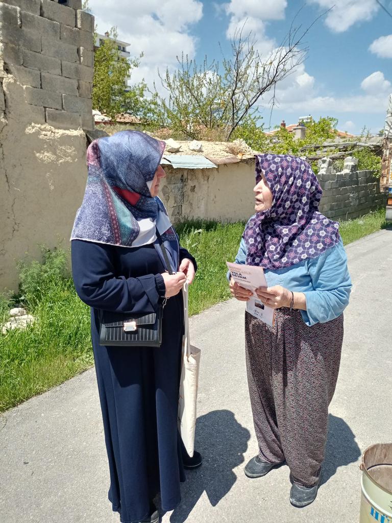 AK Parti Kadın Kolları Kapı Kapı Geziyor