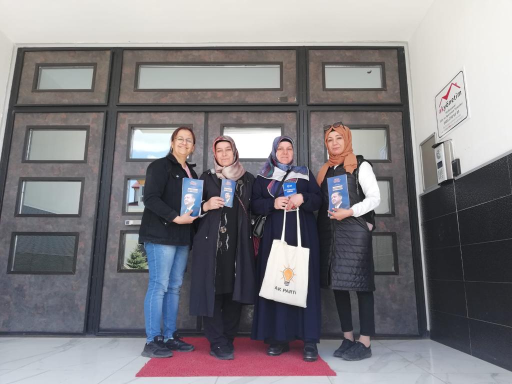 AK Parti Kadın Kolları Kapı Kapı Geziyor