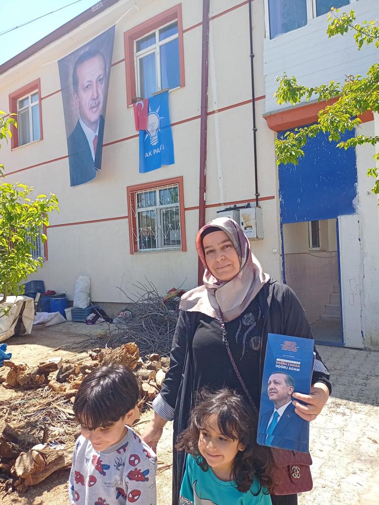 AK Parti Kadın Kolları Kapı Kapı Geziyor