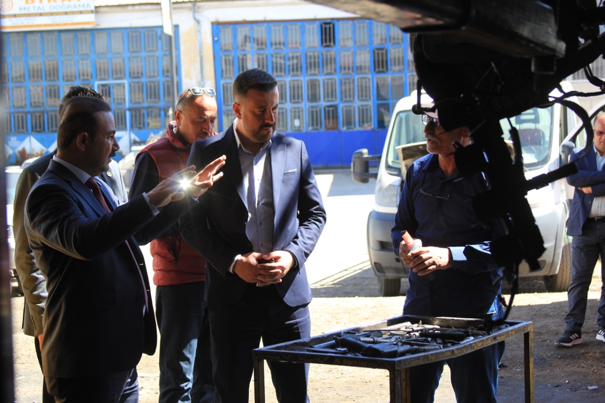 Büyük Birlik Partisi, Sanayi'den Çıkamıyor