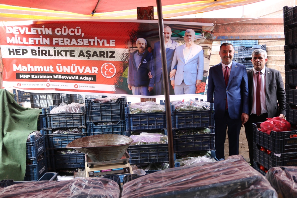 Pazar esnaflarından Ünüvar’a pankart sürprizi