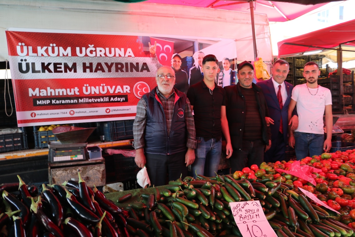 Pazar esnaflarından Ünüvar’a pankart sürprizi