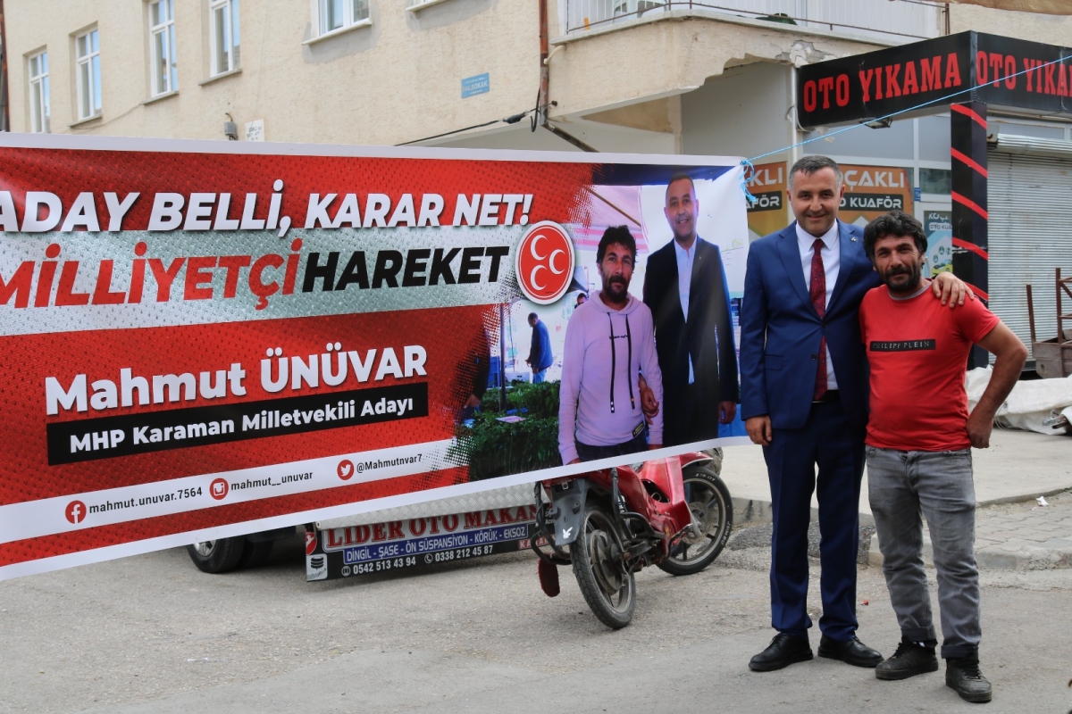 Pazar esnaflarından Ünüvar’a pankart sürprizi