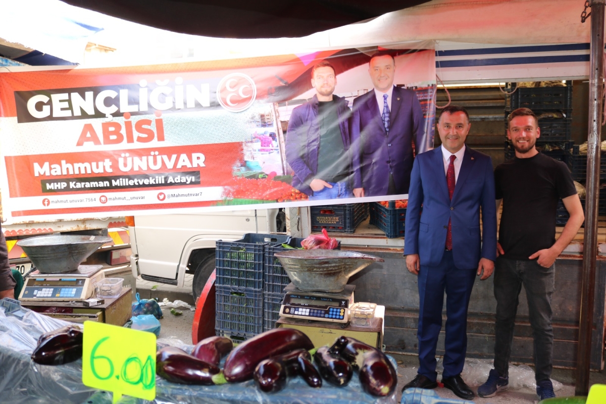 Pazar esnaflarından Ünüvar’a pankart sürprizi