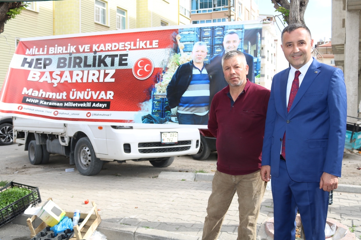 Pazar esnaflarından Ünüvar’a pankart sürprizi
