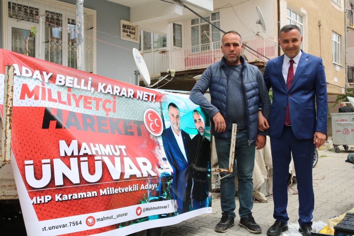 Pazar esnaflarından Ünüvar’a pankart sürprizi