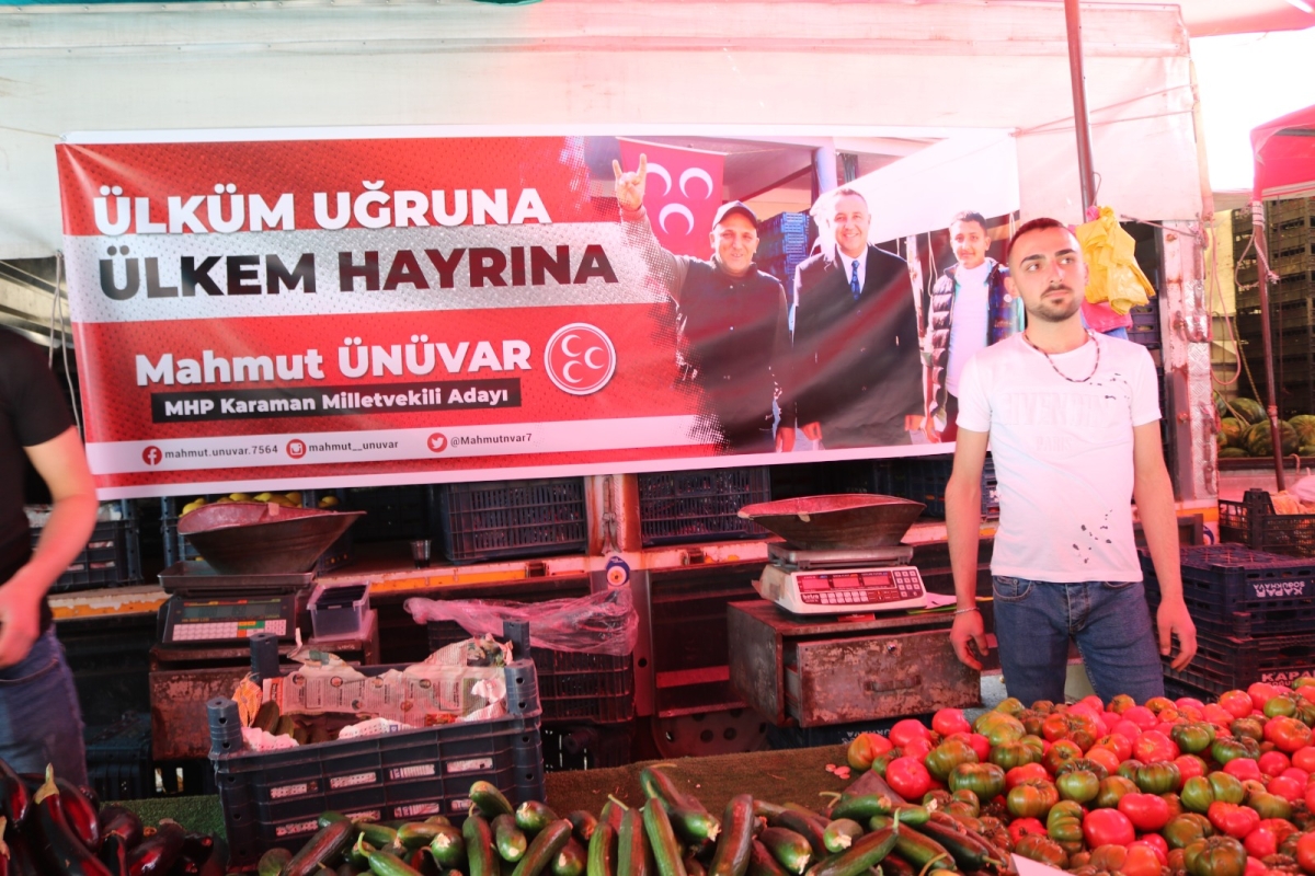 Pazar esnaflarından Ünüvar’a pankart sürprizi