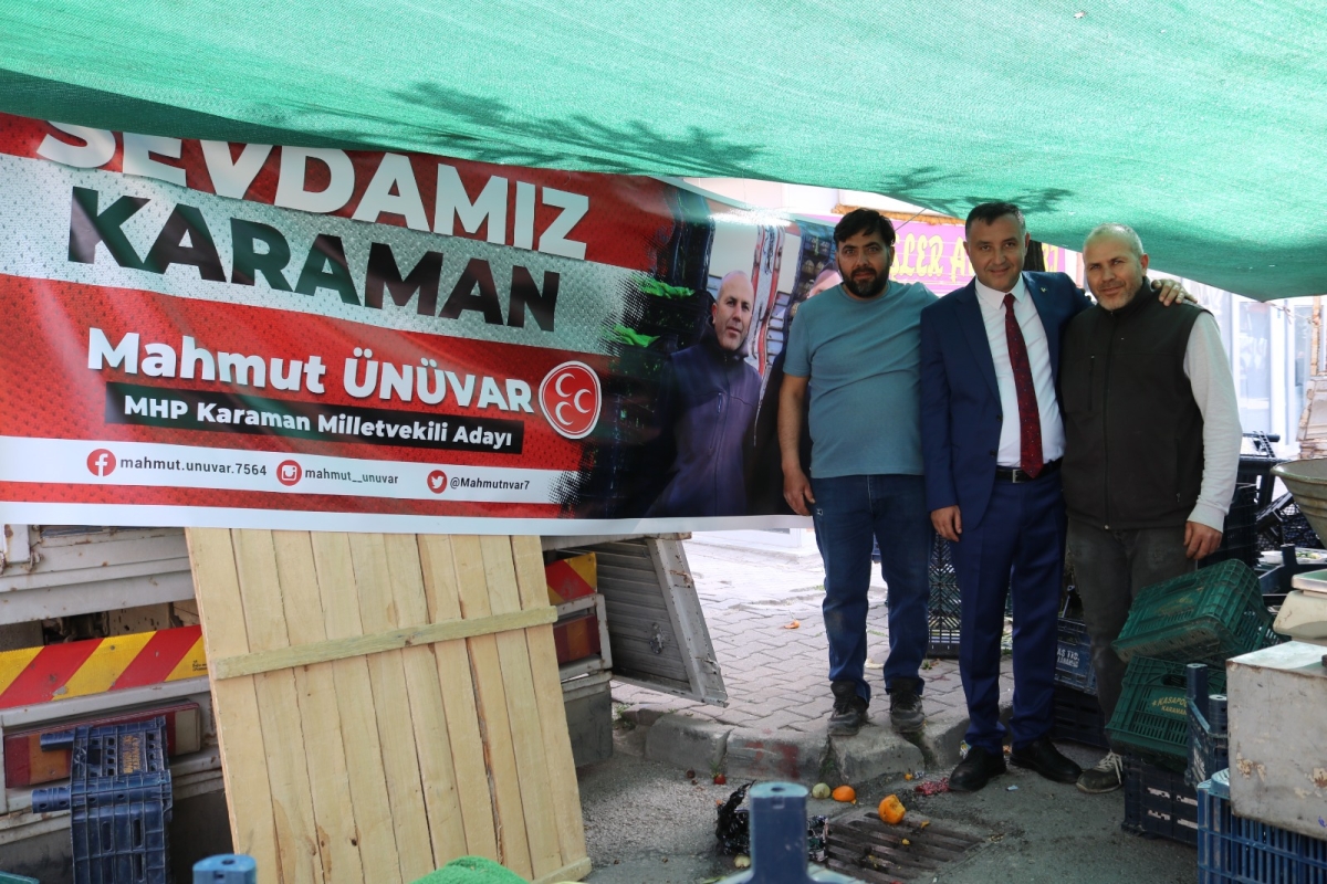 Pazar esnaflarından Ünüvar’a pankart sürprizi
