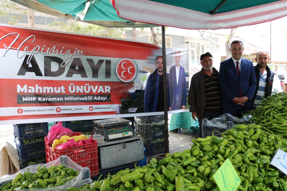 Pazar esnaflarından Ünüvar’a pankart sürprizi