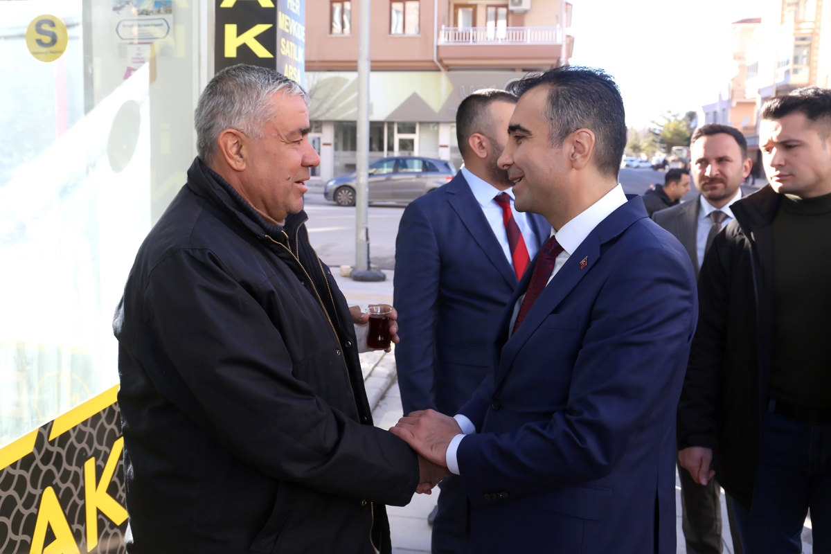BAŞKAN KALAYCI KARAMAN’I SOKAK SOKAK GEZİYOR