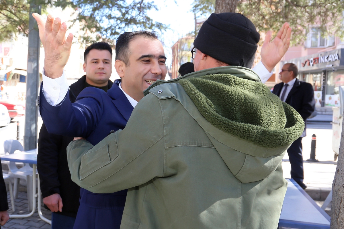 BAŞKAN KALAYCI KARAMAN’I SOKAK SOKAK GEZİYOR