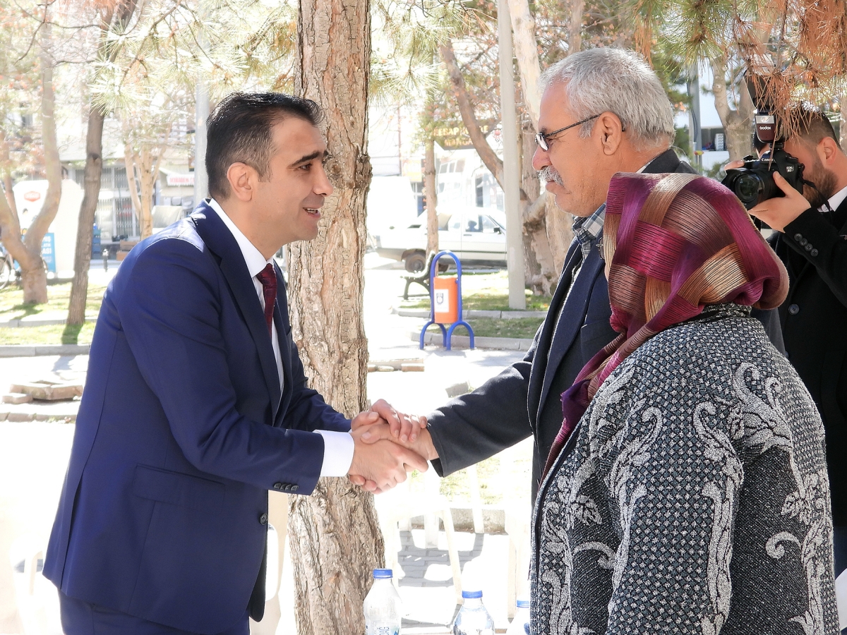 BAŞKAN KALAYCI KARAMAN’I SOKAK SOKAK GEZİYOR