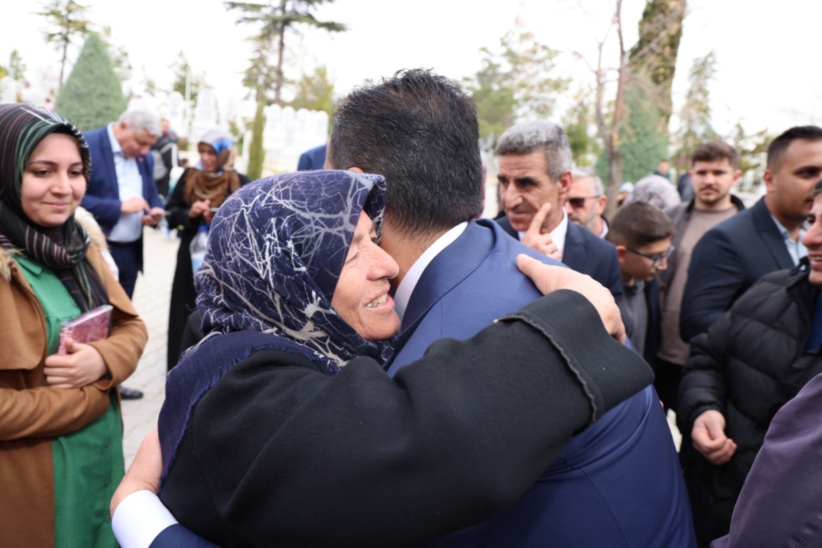 BAYRAM ARİFESİNDE ŞEHİTLİK ZİYARET EDİLDİ