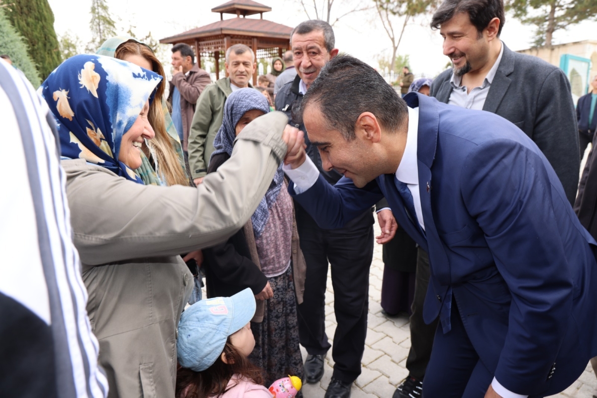 BAYRAM ARİFESİNDE ŞEHİTLİK ZİYARET EDİLDİ