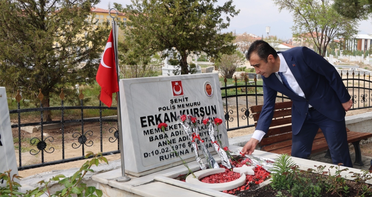 BAYRAM ARİFESİNDE ŞEHİTLİK ZİYARET EDİLDİ