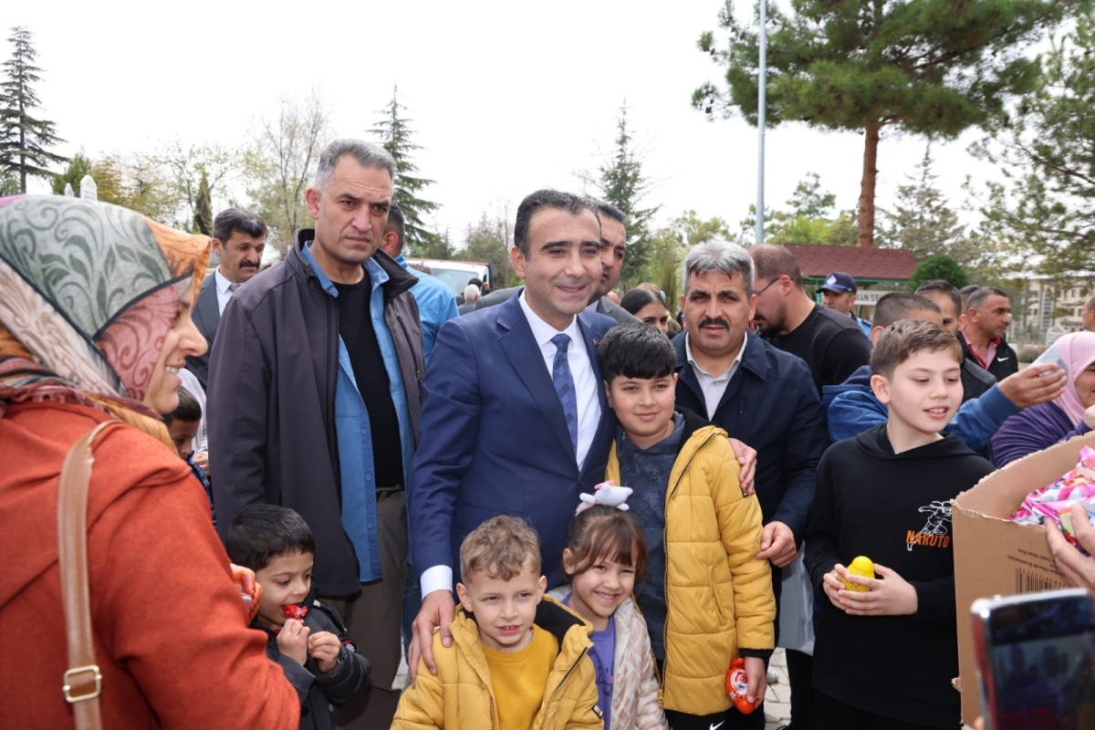 BAYRAM ARİFESİNDE ŞEHİTLİK ZİYARET EDİLDİ