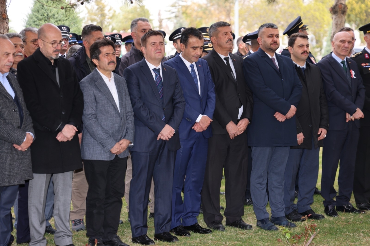 BAYRAM ARİFESİNDE ŞEHİTLİK ZİYARET EDİLDİ