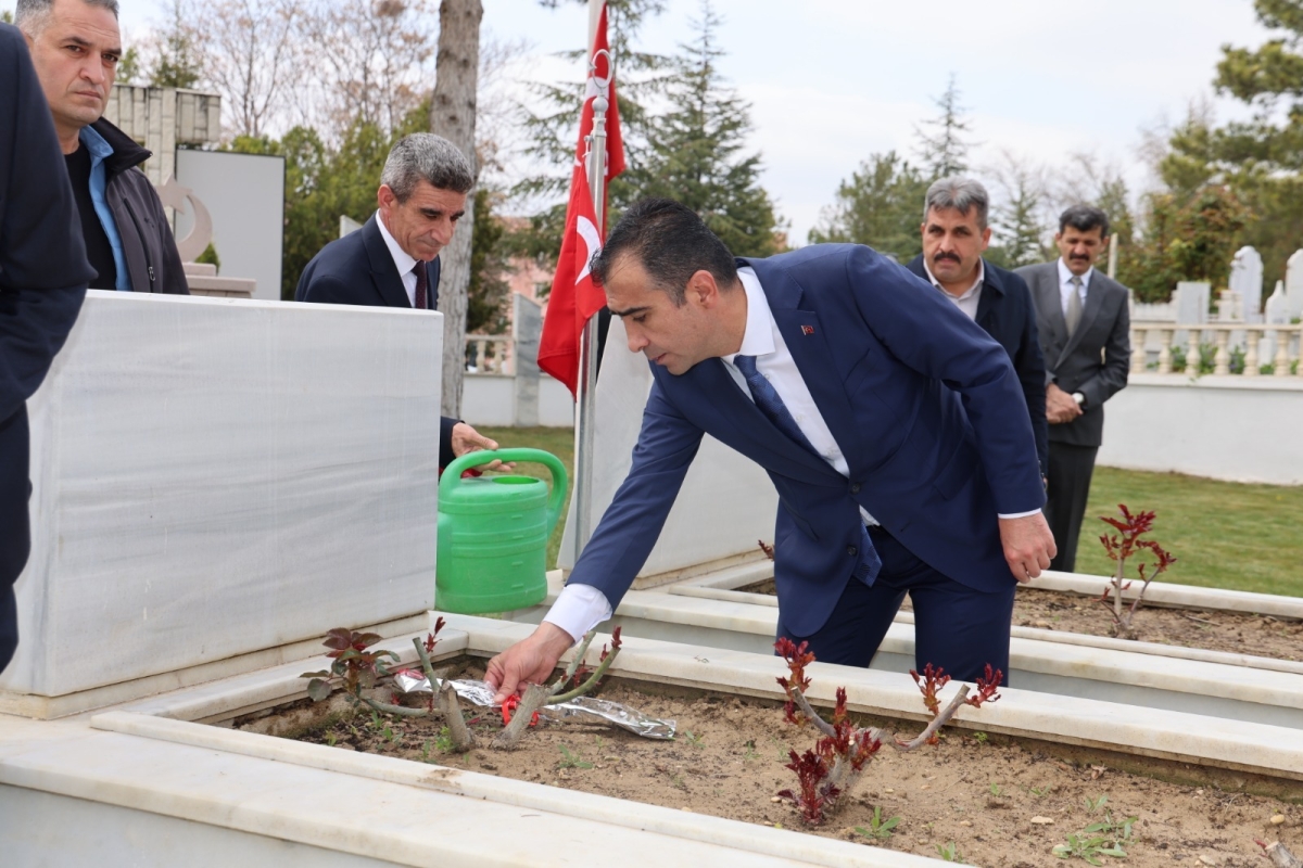 BAYRAM ARİFESİNDE ŞEHİTLİK ZİYARET EDİLDİ